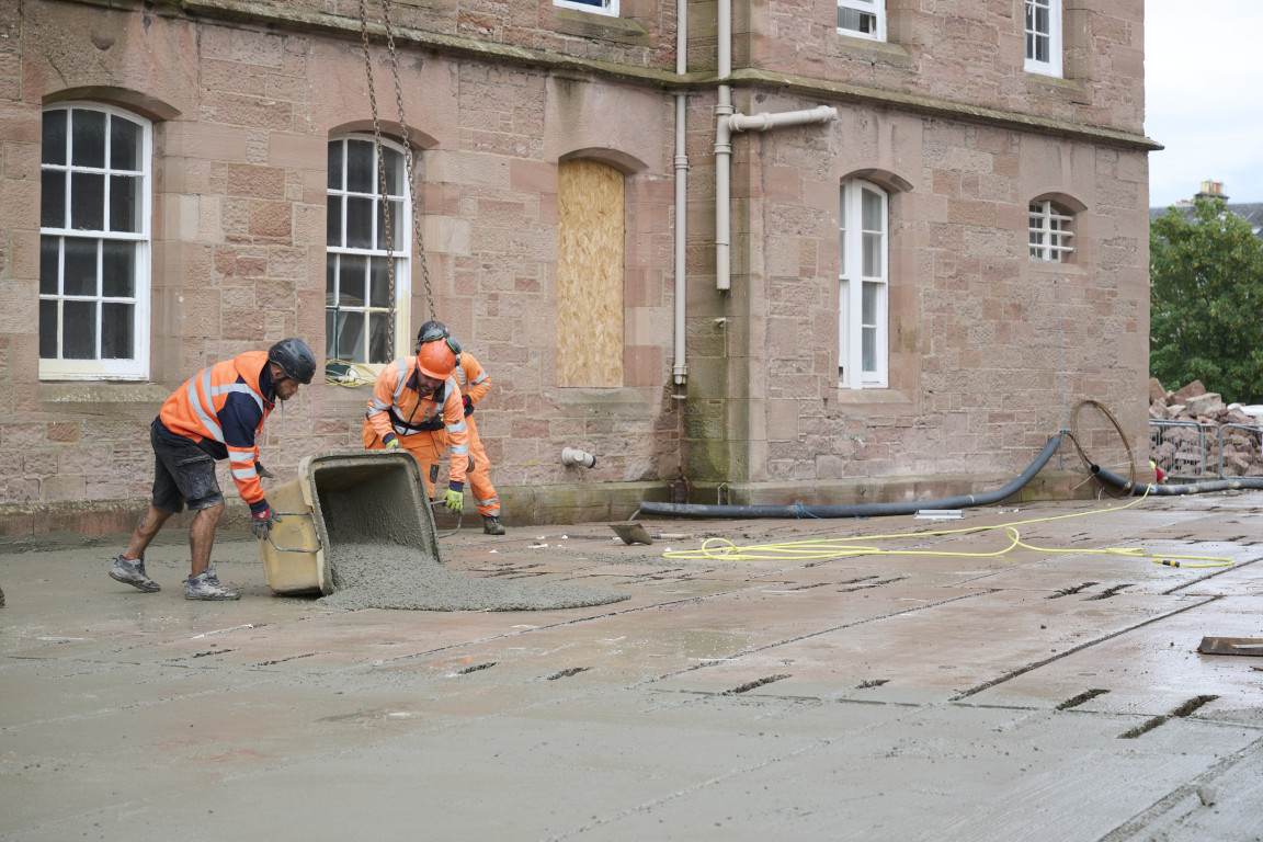 
    Filling the gaps in the floor units with cement
    